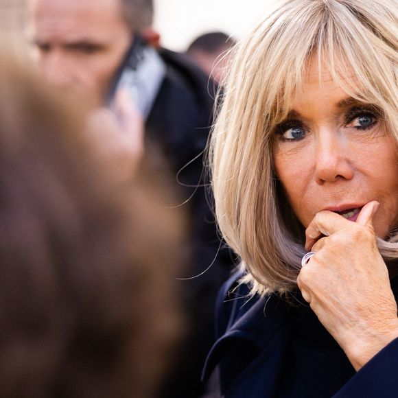 Exclusif - Brigitte Macron lors de l'inauguration du salon Art Basel Paris au Grand Palais le 22 octobre 2025.

© Julien Sarkissian / Bestimage