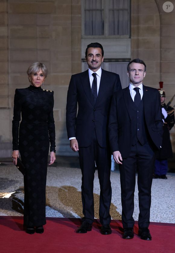 Le président Emmanuel Macron, sa femme Brigitte Macron et son altesse Tamim ben Hamad Al Thani, emir du Qatar - Arrivées au dîner d'état en l'honneur de l'Emir du Qatar au palais présidentiel de l'Elysée à Paris le 27 février 2024.

© Dominique Jacovides / Bestimage