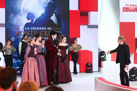 Exclusif - Michel Drucker, Carla Dona, Marianne Orlowski, Gjon's Tears et Philippone Lavrey - La comédie musicale " La légende Monte-Cristo " lors de l'enregistrement de l'émission Vivement dimanche présentée par M.Drucker aux studios Rive Gauche, à Paris, France, le 1er octobre 2025. Diffusion sur France 3 le 9 novembre 2025. © Guillaume Gaffiot/Bestimage