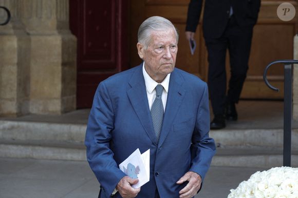 Alain Duhamel assiste aux funérailles de Philippe Labro en l'église Saint-Germain-des-Prés à Paris, le 13 juin 2025. Journaliste, auteur, réalisateur et compositeur prolifique, Labro est décédé à 88 ans des suites d'un cancer le 4 juin. Photo : Nasser Berzane/ABACAPRESS.COM