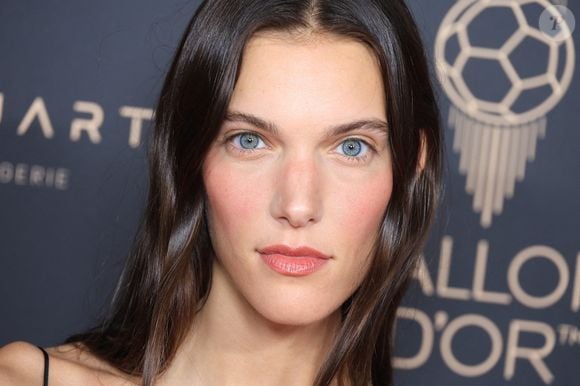 Charlotte Cardin assiste au 69ème Photocall du Ballon D'Or au Théâtre Du Chatelet à Paris, le 22 septembre 2025, France. Photo par Jerome Domine/Abaca