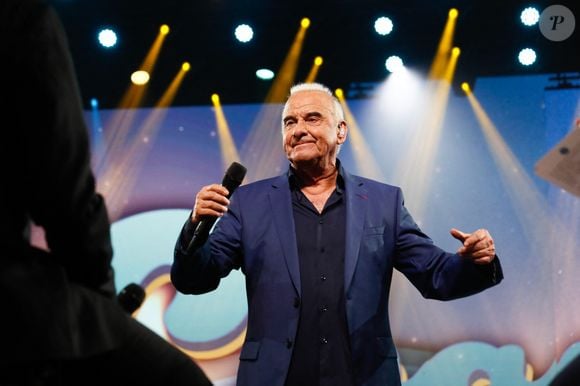 Exclusif - Michel Fugain lors de l'enregistrement de l'émission "Laurent Gerra, l'anniversaire événement" présentée par S.Bern et qui sera diffusée le 7 juin 2025 sur France 2, au théâtre Marigny, à Paris, France, le 28 avril 2025. © Clovis-Moreau/Bestimage