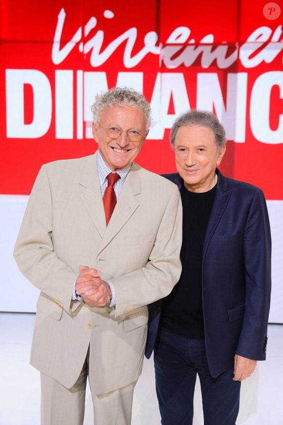 Exclusif - Nelson Monfort et Michel Drucker - Enregistrement de l'émission "Vivement Dimanche" au Studio Gabriel à Paris, présentée par M.Drucker et diffusée le 5 octobre sur France 3
© Guillaume Gaffiot / Bestimage