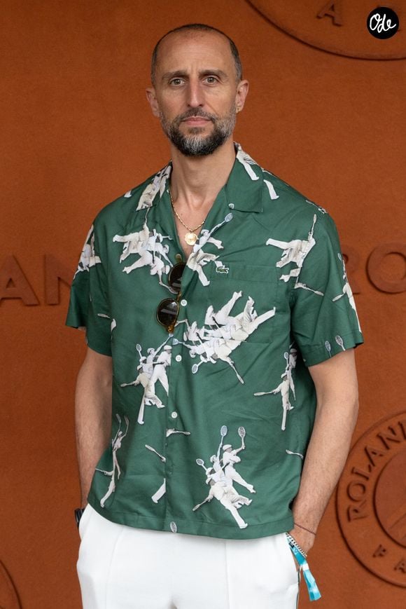 Arie Elmaleh prend la pose à Roland-Garros à l'occasion du tournoi de Roland-Garros, le 27 mai 2025, à Paris, en France. Photo : Laurent Zabulon/ABACAPRESS.COM