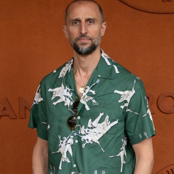 Arie Elmaleh prend la pose à Roland-Garros à l'occasion du tournoi de Roland-Garros, le 27 mai 2025, à Paris, en France. Photo : Laurent Zabulon/ABACAPRESS.COM
