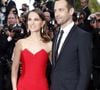 Déjà maman d'Aleph et Amalia, nés de son ancienne union avec Benjamin Millepied, l'actrice est actuellement enceinte de son troisième enfant.

Natalie Portman et son ex-mari Benjamin Millepied - Montée des marches du film "La Tête Haute" pour l'ouverture du 68 ème Festival du film de Cannes.

©Bestimage