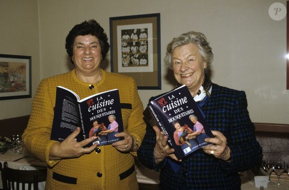 Maïté (Marie-Thérèse Ordonez) et Micheline Banzet présentent leur livre "La cuisine des mousquetaires" au restaurant La Régalade à Paris dans le 14ème arrondissement. Date inconnue © Michel Croizard / Bestimage