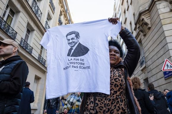Atmosphère autour du domicile de Nicolas Sarkozy avant d'être incarcéré à la prison de La Santé à Paris, France, le 21 octobre 2025. © Shana Abitbol/Bestimage