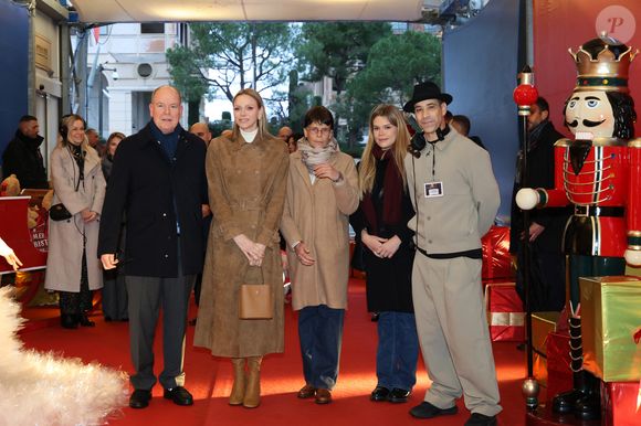 Le prince Albert II de Monaco, La princesse Charlène de Monaco, La princesse Stéphanie de Monaco, Camille Gottlieb lors du spectacle Monaco sous les Etoiles, sous le chapiteau de Fontvieille à Monaco, le 22 décembre 2025. 
© Claudia Albuquerque / Bestimage