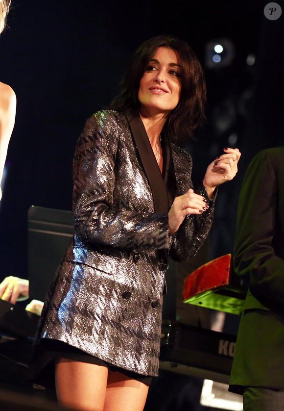 En janvier dernier à Paris

Jenifer Bartoli - Alain Chamfort a donné un concert exceptionnel au grand Rex sur le theme "Elles et Lui" a paris le 30 janvier 2013. Tout au long de la soirée il a enchaine des duos avec plusieurs jeunes chanteuses.