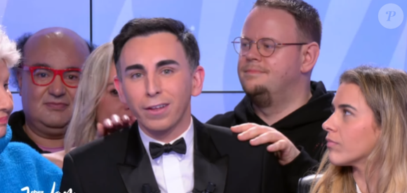 Ainsi que de son équipe, qu'il a invitée sur le plateau.

Jordan de Luxe fait ses adieux à C8