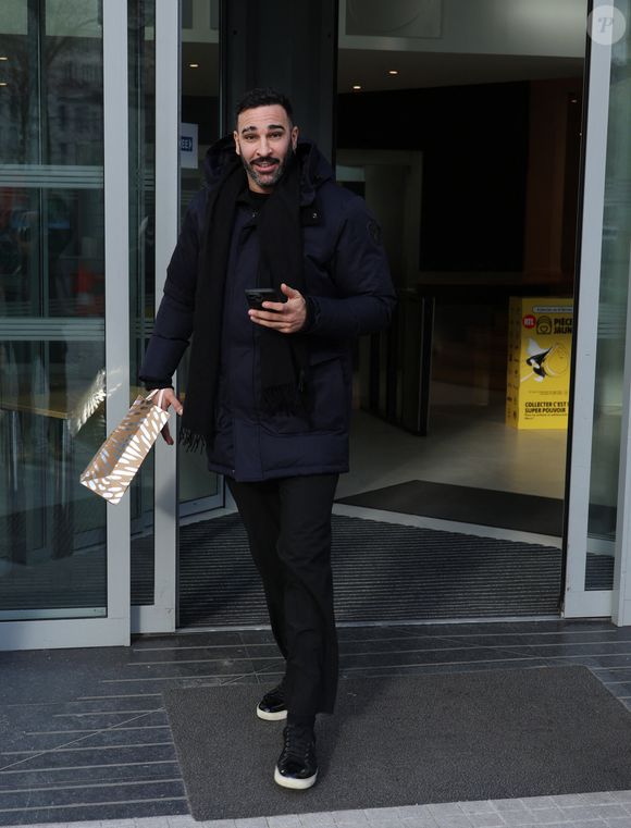 Exclusif - Adil Rami à la sortie des studios de RTL à Neuilly-sur-Seine, France, le 10 janvier 2025. © Bestimage