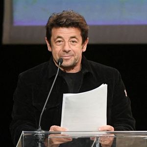 Patrick Bruel sur scène lors d'une soirée contre la montée de l'antisémitisme en Europe, organisée par le magazine "Regle du Jeu", le Conseil représentatif des institutions juives de France (CRIF) et d'autres institutions françaises, au Théâtre Antoine, à Paris le 3 juin 2024. Photo par Lionel Urman/ABACAPRESS.COM