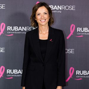 "C’est peut-être moins bling-bling, mais il y règne une sérénité incroyable".

Exclusif - Isabelle Ithurburu - Soirée de lancement "Octobre Rose" organisée par l'association Ruban Rose présentée par I. Ithurburu à Paris le mardi 30 septembre 2025. 
© Léa Maï - Léo Trotin - association Ruban Rose / Bestimage
