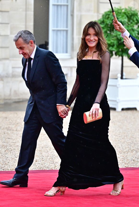 Nicolas Sarkozy et sa femme Carla Bruni au dîner d’État en l’honneur du président brésilien et de sa femme au palais présidentiel de l’Élysée à Paris le 5 juin 2025.

© Christian Liewig / Bestimage