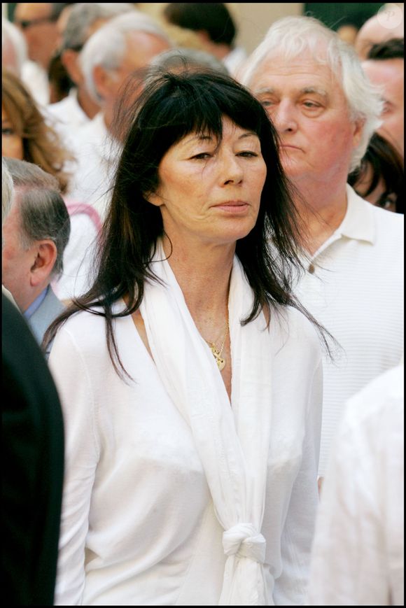 Sabine Anthony, deuxième épouse du chanteur Richard Anthony, lors des obsèques de Eddie Barclay, à Saint-Tropez, le 19 mai 2005.
Saint-Tropez, France.
Aslan-Macault / Bestimage
