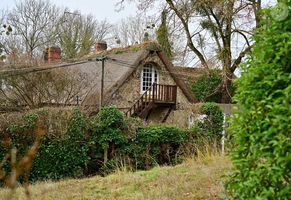 En 2006, elle a cédé cette maison à sa fondation.

Illustration de l'ancienne demeure (bergerie du XVIIIème siècle) de Brigitte Bardot à Bazoches-sur-Guyonne dans les Yvelines, France, le 2 janvier 2026. © Christian Liewig/Bestimage