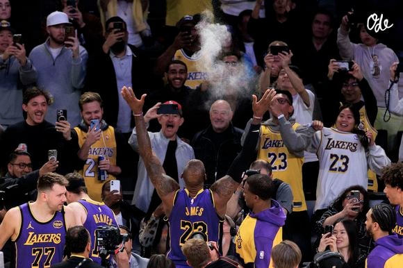4 avril 2025, Los Angeles, Californie, États-Unis : LeBron James, n°23 des Los Angeles Lakers, lors de leur match de saison régulière NBA face aux New Orleans Pelicans, vendredi 4 avril 2025, à la Crypto.com Arena de Los Angeles, en Californie. Les Lakers se sont imposés face aux Pelicans sur le score de 124 à 108. © Javier Rojas/PI via ZUMA Press Wire/Bestimage