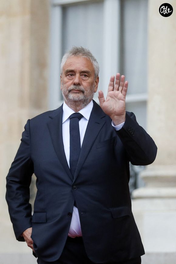 Le cinéaste français Luc Besson - Arrivée des invités au dîner d'Etat en l'honneur du président chinois Xi Jinping et de sa femme la Première Dame Peng Liyuan au palais présidentiel de l'Elysée à Paris, France, le 6 mai 2024. © Stéphane Lemouton / Bestimage