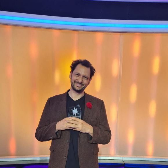 Exclusif - Éric Antoine a reçu son prix sur le plateau de La Roue De La Fortune - Première édition du Multi Screen Grand Prix : une célébration inédite de la création audiovisuelle française dans le cadre prestigieux du Pullman Paris Tour Eiffel sous la présidence de S. Martin (Directeur Général de l’ARPP : l’Autorité de Régulation Professionnelle de la Publicité et également Président de La Fabrique des Formats) et animée par E. Eméyé (journaliste et présentatrice).
Cet événement a rassemblé les professionnels de l’audiovisuel autour d’une ambition commune : mettre à l’honneur l’excellence de la création française tous formats confondus. Paris le 12 juin 2025 - © Jack Tribeca / Bestimage