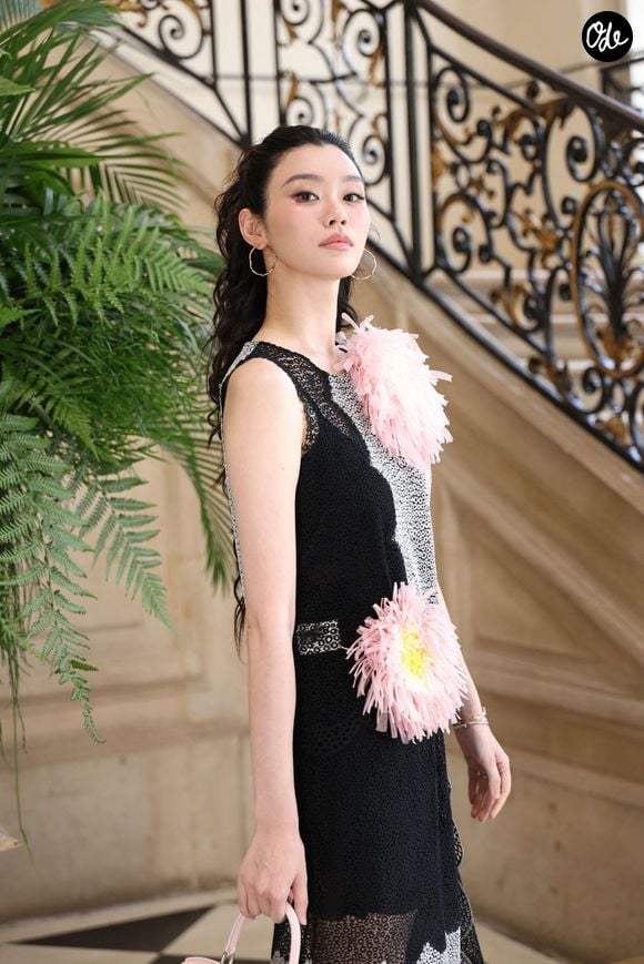 Ming Xi au photocall du défilé de mode DIOR Collection Haute Couture Automne/Hiver 2026-2027 lors de la Fashion Week de Paris (PFW) au musée Rodin, à Paris, France, le 6 juillet 2026. © Denis Guignebourg/Bestimage