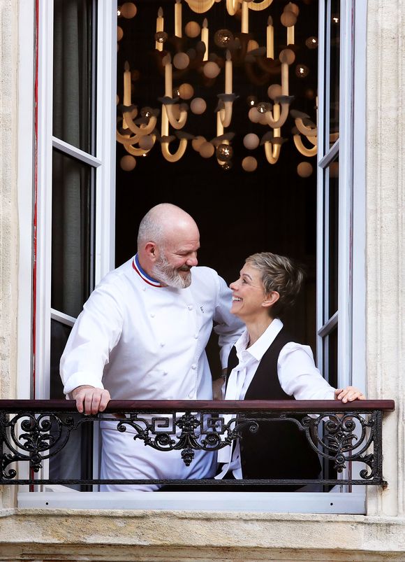 Exclusif - Le célèbre chef étoilé Philippe Etchebest et sa femme Dominique ouvrent un nouveau restaurant "La maison Nouvelle" dans le quartier très branché des Chartrons à Bordeaux, France, le 21 janvier 2022. © Fabien Cottereau/Bestimage