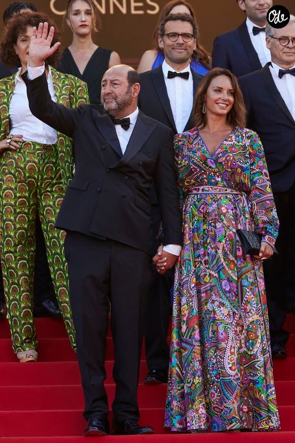 Kad Merad et Julia Vignali - Montée des marches du film « OSS 117 : Alerte rouge en Afrique Noire » lors du 74ème Festival International du Film de Cannes. Le 17 juillet 2021. © Borde-Jacovides-Moreau / Bestimage