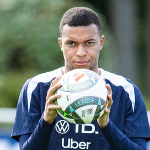 Kylian Mbappé lors de l'entraînement des joueurs de l'équipe de France de football au centre de formation et centre National du Football de Clairefontaine-en-Yvelines, France. © Baptiste Autissier/Psnewz/Bestimage