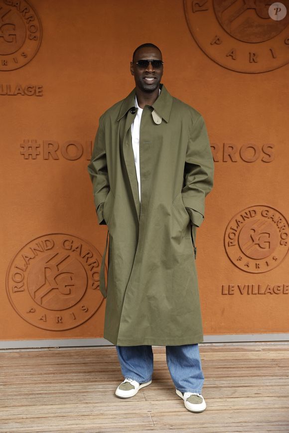 Omar Sy lors des Internationaux de France de Tennis de Roland Garros 2025, à Paris, France, le 7 juin 2025. 

© Cyril Moreau / Bestimage