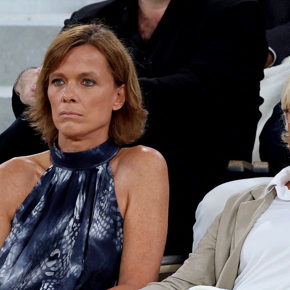 Muriel Robin et sa femme Anne Le Nen dans les tribunes lors des Internationaux de France de Tennis de Roland Garros 2025, à Paris, France, le 4 juin 2025. © Jacovides-Moreau/Bestimage