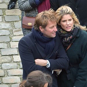 Laurent Delahousse et Alice Taglioni lors de la cérémonie d’hommage national à Jean d’Ormesson à l'hôtel des Invalides à Paris, le 8 décembre 2017.

Photo : Giancarlo Gorassini / Bestimage