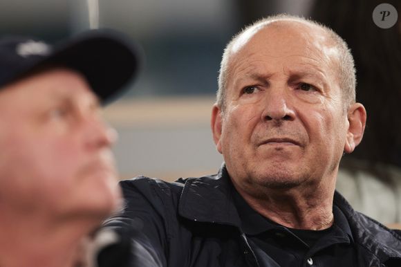 Rolland Courbis dans les tribunes des Internationaux de France de tennis de Roland Garros. © Jacovides-Moreau/Bestimage