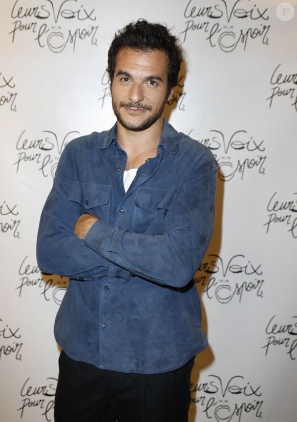 Exclusif - Amir Haddad - Photocall de la 10ème édition du concert caritatif "Leurs voix pour l'espoir" au profit de la fondation ARCAD (Aide et recherche en Cancérologie Digestive) et la lutte contre le cancer du pancréas à l'Olympia à Paris le 11 octobre 2021. © Marc Ausset-Lacroix - Pierre Perusseau / Bestimage