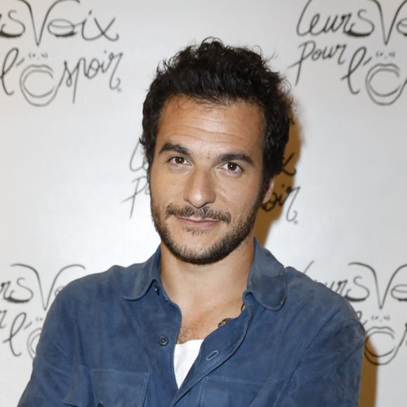 Exclusif - Amir Haddad - Photocall de la 10ème édition du concert caritatif "Leurs voix pour l'espoir" au profit de la fondation ARCAD (Aide et recherche en Cancérologie Digestive) et la lutte contre le cancer du pancréas à l'Olympia à Paris le 11 octobre 2021. © Marc Ausset-Lacroix - Pierre Perusseau / Bestimage