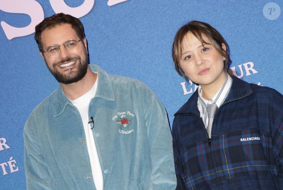 Hakim Jemili et Laura Felpin - Avant-première du film "L'amour C'est Surcoté" au Cinéma Pathé Wepler à Paris le 15 avril 2025. © Coadic Guirec/Bestimage