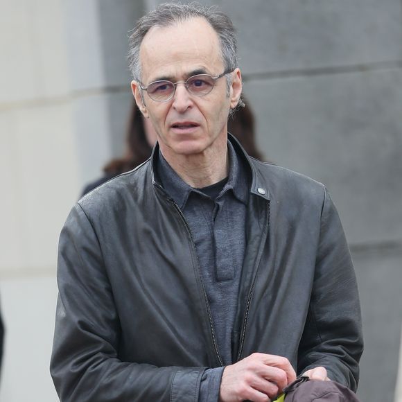 Jean-Jacques Goldman et Maxime Le Forestier lors des obsèques de Véronique Colucci au cimetière communal de Montrouge, le 12 avril 2018. @Agence / Bestimage