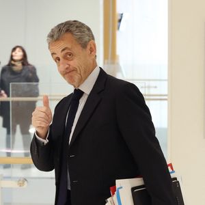 Nicolas Sarkozy arrive au tribunal pour les réquisitoires dans le cadre de son procès des soupçons de financement libyen de sa campagne éléctorale de 2007, le 26 mars 2025. 
© Denis Guignebourg / Bestimage