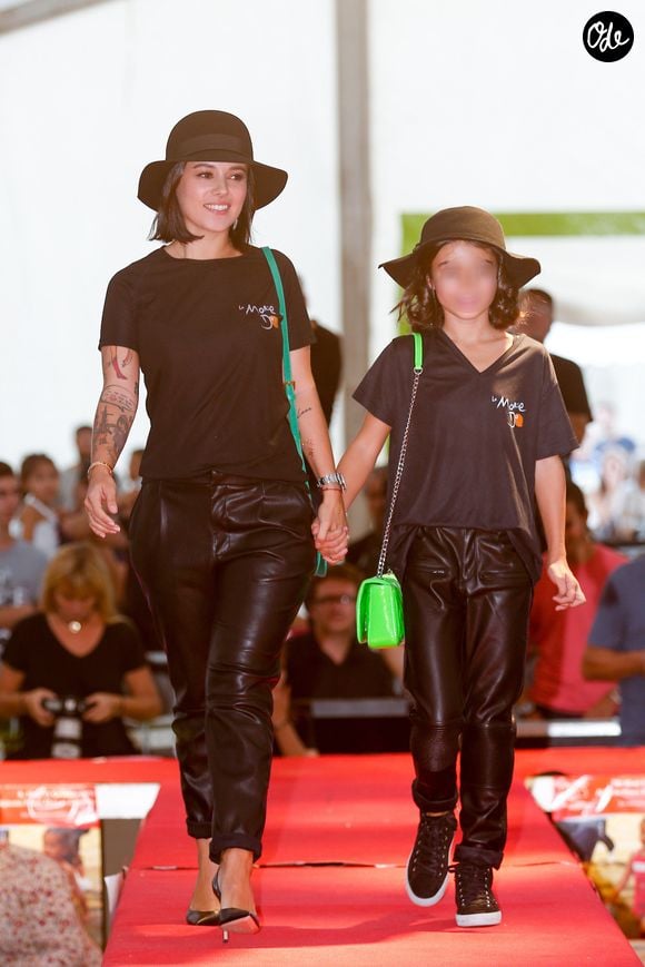 Très proche de ses deux filles, Annily, 21 ans, et Maggy, bientôt 7 ans, la chanteuse entretient avec elles une relation faite de complicité, de confiance et de communication. 

Exclusif -Alizée et sa fille Annily - Alizée a participé à la dernière journée de la 9ème édition de l’association 'La Marie Do' à Ajaccio en tant que marraine le 11 octobre 2015.  © Photos Olivier Huitel / Crystal / Bestimage