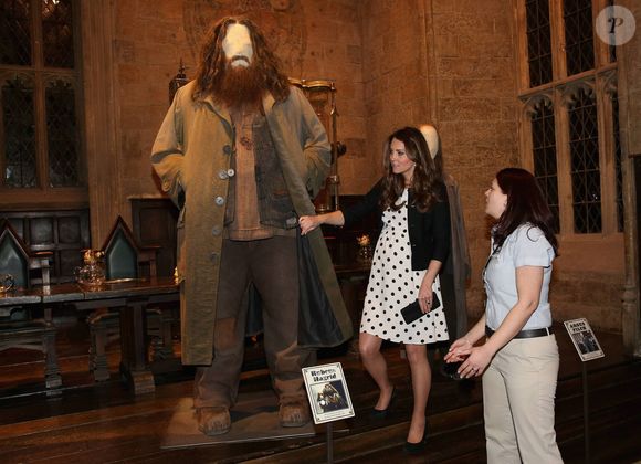 Kate Middleton, le prince William et le prince Harry d'Angleterre visitent les studios Warner Bros a Leavesden le 26 avril 2013