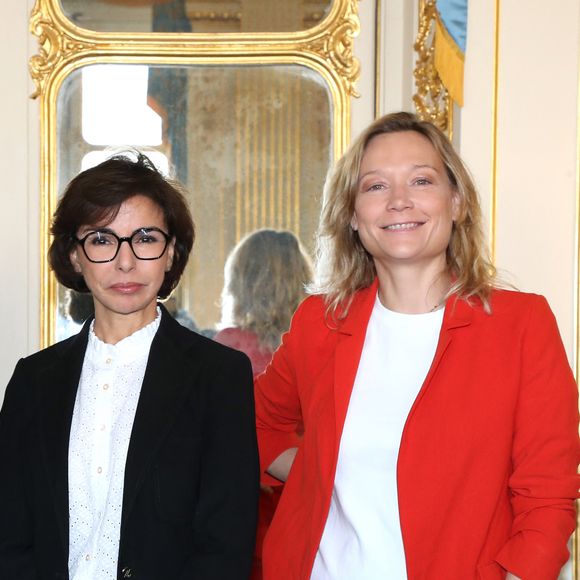 Rachida Dati (Ministre de la Culture) et Caroline Vigneaux (qui animera la soirée)  lors de la cérémonie des nommés à la 36ème Nuit des Molières au Ministère de la Culture à Paris, France, le 17 Avril 2025. © Bertrand Rindoff/Bestimage