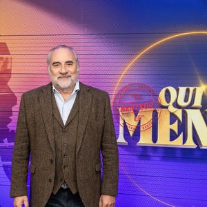 Exclusif - Antoine Duléry en backstage de l'enregistrement de l'émission "Qui Ment?" présentée par B.Guillon et diffusée le 20 août 2026 sur France 2, à Saint-Denis, Seine Daint-Denis, France, le 24 novembre 2025. © Jeremy Melloul/Bestimage
