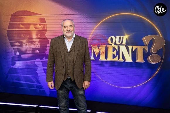 Exclusif - Antoine Duléry en backstage de l'enregistrement de l'émission "Qui Ment?" présentée par B.Guillon et diffusée le 20 août 2026 sur France 2, à Saint-Denis, Seine Daint-Denis, France, le 24 novembre 2025. © Jeremy Melloul/Bestimage
