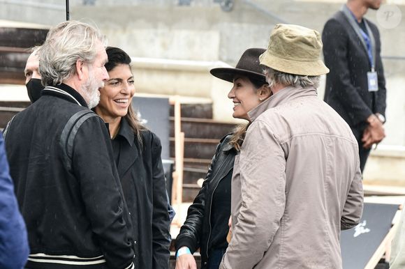 Exclusif - No Web - Prix Spécial - Hoda Roche et Nadia Fares - Arrivées des people à l'inauguration de l'esplanade "Johnny Hallyday" et de la statue "Quelque chose de ..." sur le parvis de la salle de concert AccorHotels Arena Paris Bercy à Paris. Le 14 septembre 2021