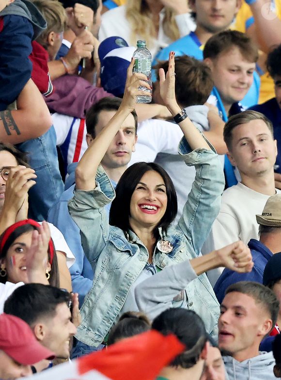 Helena Noguerra dans les tribunes lors du match de Poule A de la Coupe du Monde de Rugby France 2023 entre la France et l'Uruguay (27-12) au stade Pierre-Mauroy à Lille le 14 septembre 2023. © Cyril Moreau-Dominique Jacovides/Bestimage