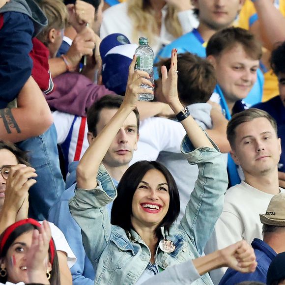 Helena Noguerra dans les tribunes lors du match de Poule A de la Coupe du Monde de Rugby France 2023 entre la France et l'Uruguay (27-12) au stade Pierre-Mauroy à Lille le 14 septembre 2023. © Cyril Moreau-Dominique Jacovides/Bestimage