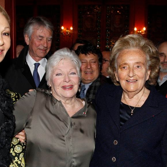 L'impératrice Farah Pahlavi, Line Renaud, Bernadette Chirac et Madame François Pinault - Générale de la pièce "Harold et Maude" au théâtre Antoine à Paris le 5 mars 2012 - AGENCE / BESTIMAGE