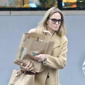 Los Angeles - Angelina Jolie dans un look casual en sortie pour aller faire des courses.



Photo : Backgrid USA / Bestimage