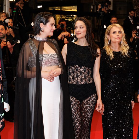 Noémie Merlant, Marion Cotillard, Isabella Ferrari - Montée des marches du film " Roma elastica " lors du 79ème Festival International du Film de Cannes, le 20 mai 2026. 

© Jacovides-Moreau / Bestimage