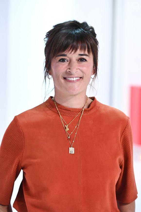 "Depuis seize ans, il est un vrai pilier. Tous les jours, je le remercie d'être un soutien", a-t-elle déclaré.
Beatrice De La Boulaye - Enregistrement de l'émission "Vivement Dimanche" au Studio Gabriel, présentée par M.Drucker et diffusée le 25 septembre sur France 3
© Guillaume Gaffiot / Bestimage