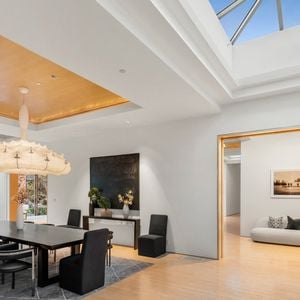 Exclusif - La nouvelle villa de Kanye West à Beverly Hills. Kanye a finalisé l'achat hors marché pour 35 millions de dollars. La propriété de style méditerranéen comprend environ 1900 m2 d'espace habitable, des jardins privés et des vues panoramiques sur la ville. Los Angeles, le 15 décembre 2024.